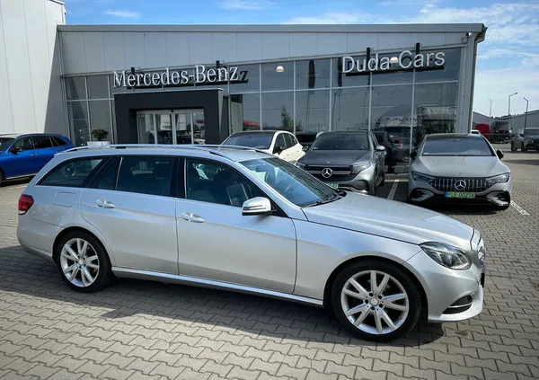 samochody osobowe Mercedes-Benz Klasa E cena 59900 przebieg: 282000, rok produkcji 2016 z Wschowa